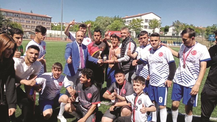  ANKARA’DA YAPILAN FUTBOL TURNUVASININ ŞAMPİYONU OLDULAR 