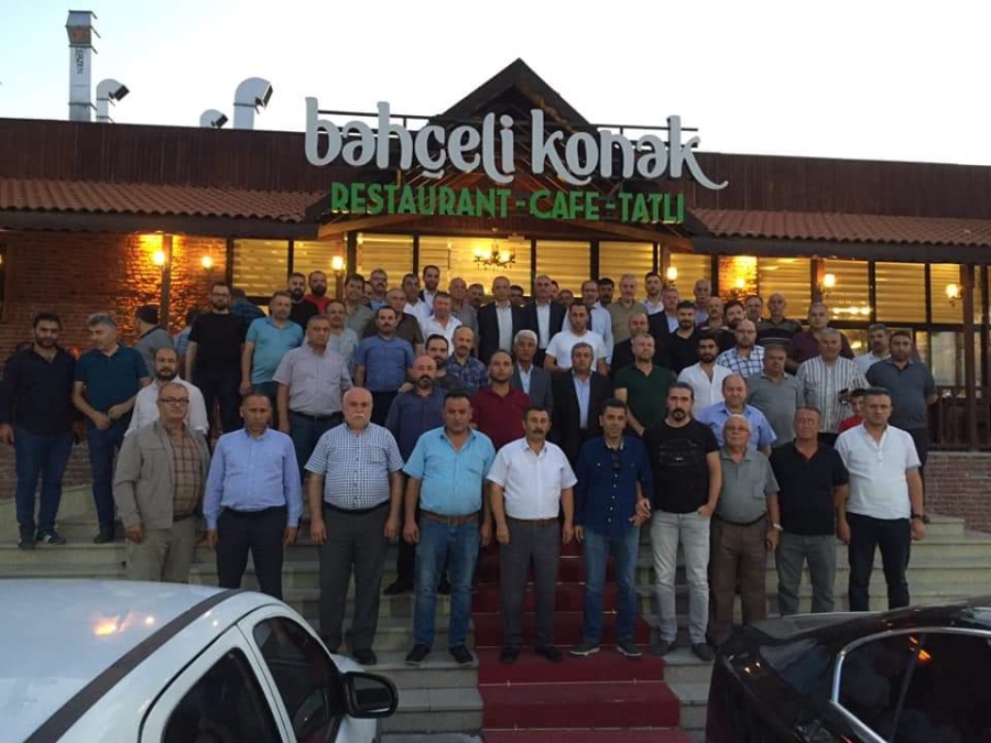 BİZ BÜYÜK BİR AİLEYİZ