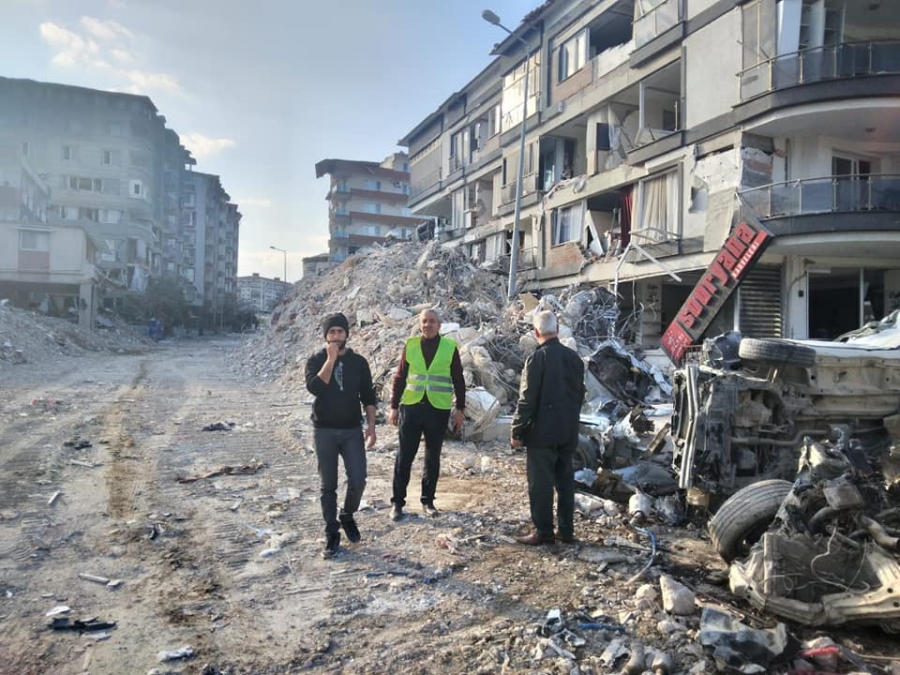 Altınışık Deprem Bölgesinde Çalışmaya Devam Ediyor