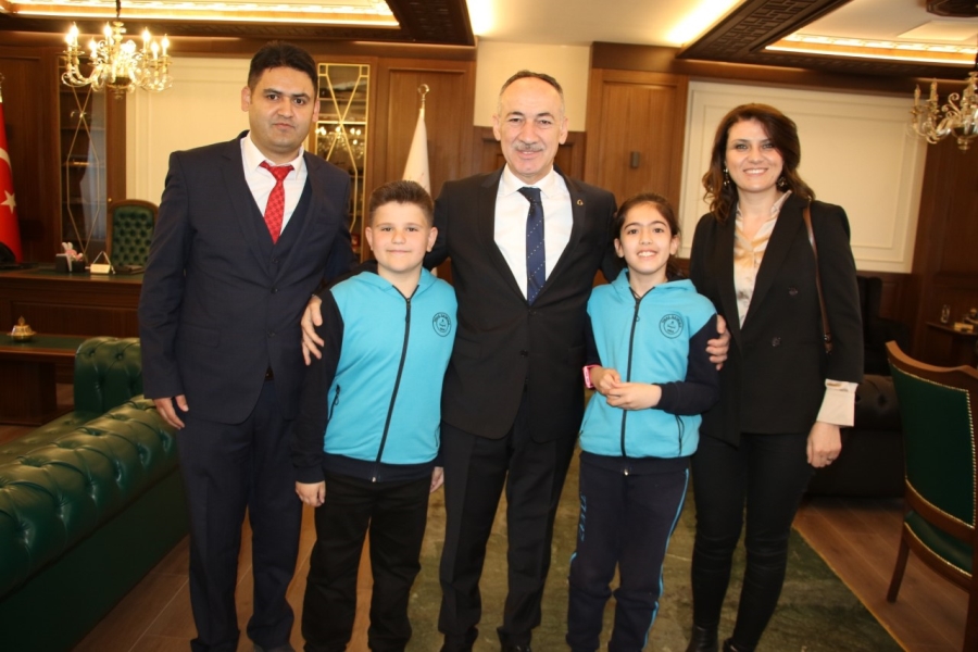 Başkanlık Koltuğu Küçük Ayşe Beren’de