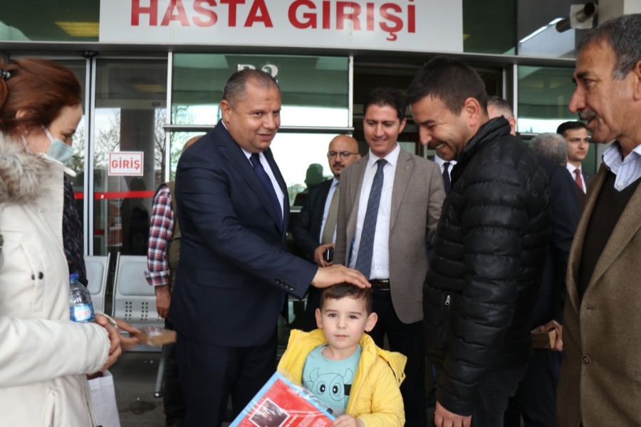 Öztürk’ten YİH Acil Servisine bayram ziyareti