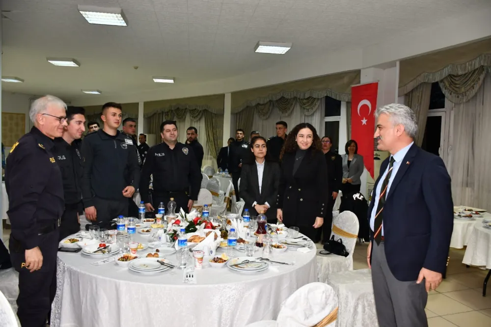 Vali Makas İftarını Polislerle Açtı