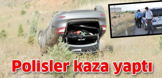 Polisler de kaza yapar 