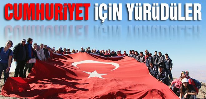 Cumhuriyet için zirveye yürüdüler