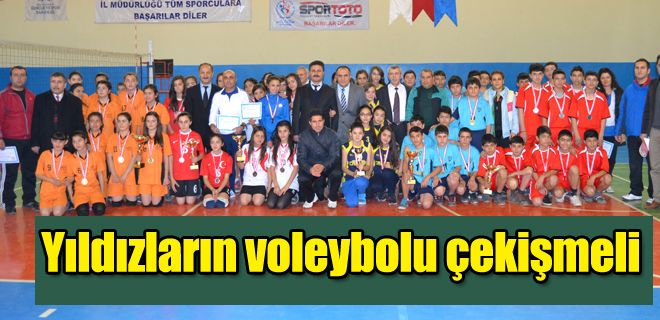 Yıldızların voleybolu çekişmeli geçti