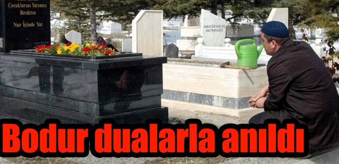 Bodur dualarla anıldı