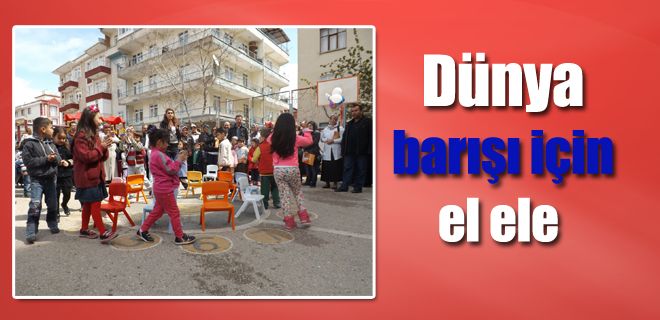 Dünya barışını çizdiler