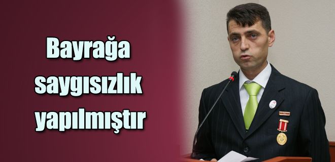Bayrağa saygısızlık yapılmıştır 