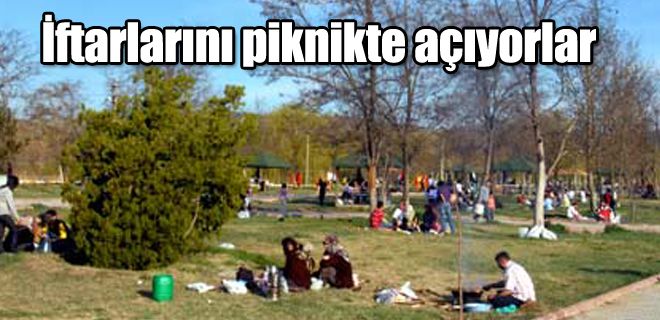 İftarlarını piknikte açıyorlar 