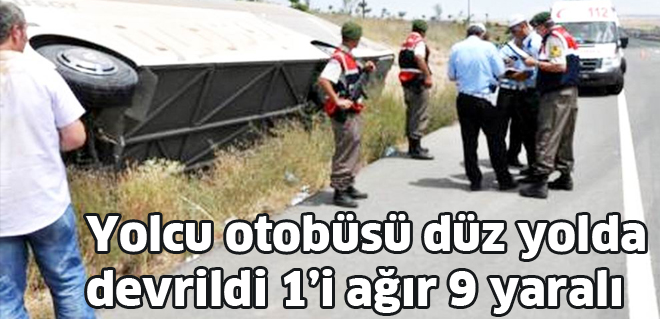 Yolcu otobüsü düz yolda devrildi 1