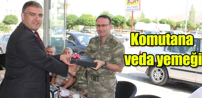Komutana veda yemeği