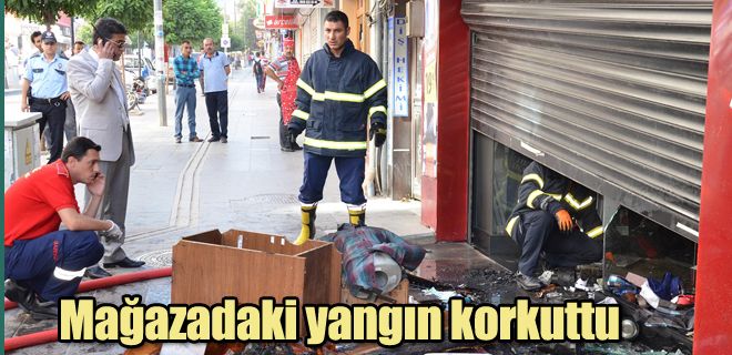  Mağazadaki yangın korkuttu 