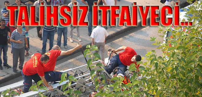 Çatı yandı itfaiyeci yaralandı