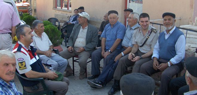 Jandarma köylüleri bilgilendirdi 