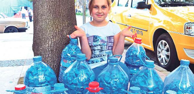 Düğünlerde 11 bin mavi kapak topladı