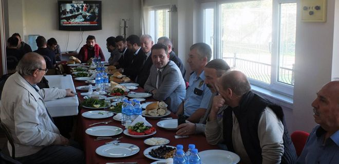 El Ele verirsek başarı gelir