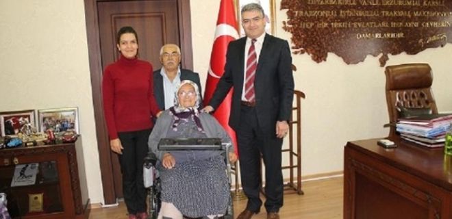 Mavi kapak sayesinde akülü aracına kavuştu