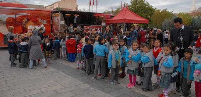 Çanakkale otobüsüne öğrencilerden yoğun ilgi