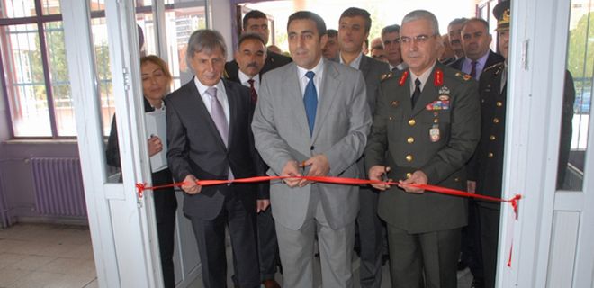 Mehmetçikten eğitime destek   