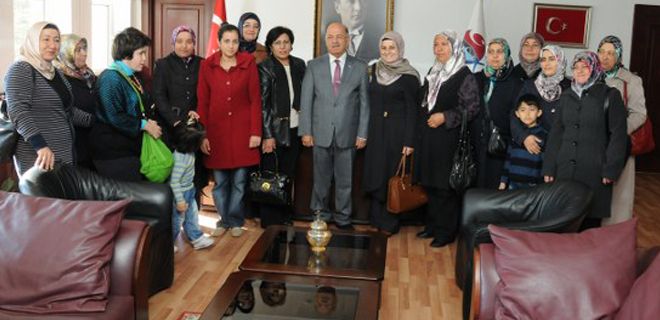 Bayanlar ticari hayata renk katar