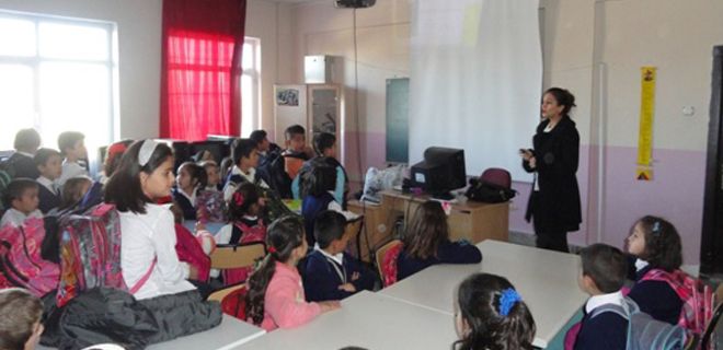 Miniklere ilk yardım eğitimi veriliyor