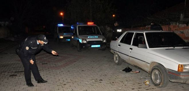 Sıkışan bıçağa sarılıyor