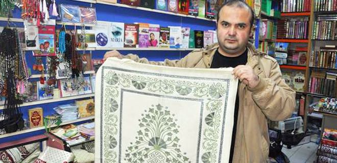 Seccade üzerindeki gizli mesajlara dikkat