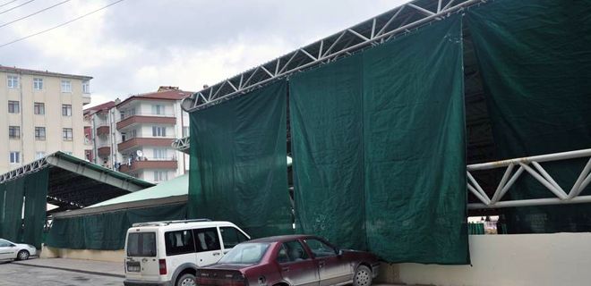 Rüzgâra perde çektiler