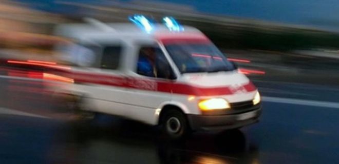 Kontrolden çıkan otomobil bariyere çarptı: 3 yaralı 