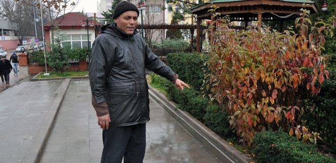 Bu adam alkışlanır