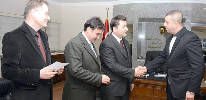 Baba olan polislere altın