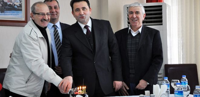 Emniyet, Gazeteciler Gününü pasta keserek kutladı