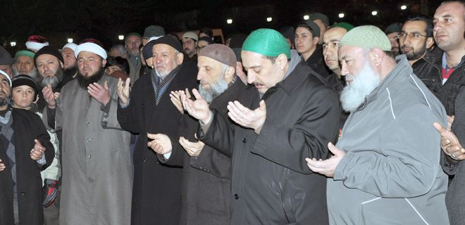 Bu yolda canımızı veririz