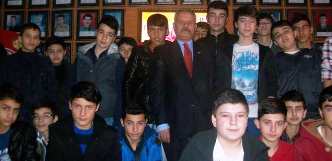 Acılarını yüreklerinde hissettiler