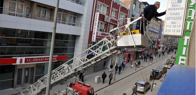 Tehlikeye meydan okuyorlar