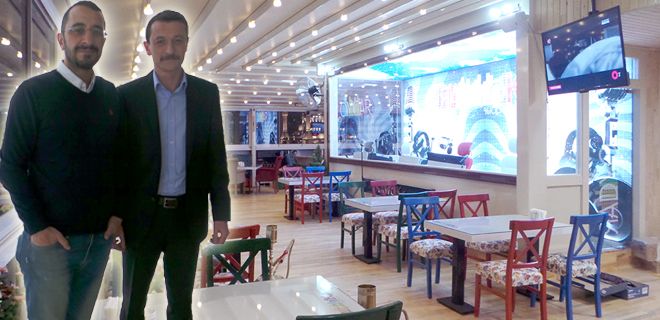 Hem Radyo, Hem Kafe