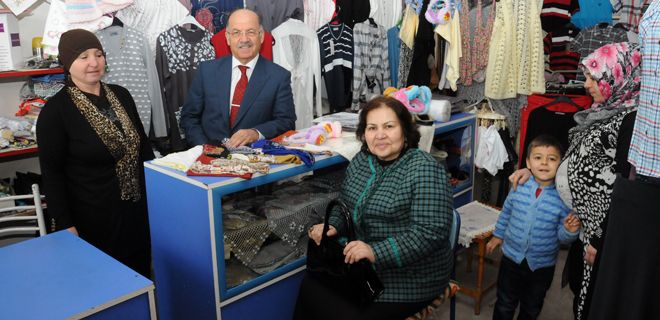 Vali Kolat ve eşinden esnaflara destek ziyareti