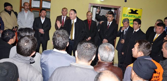 Saygılı temizlik işleri personelini tebrik etti
