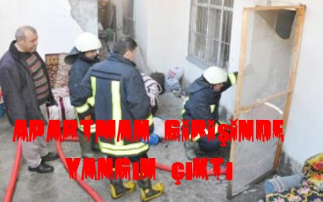 Apartman girişinde yangın çıktı
