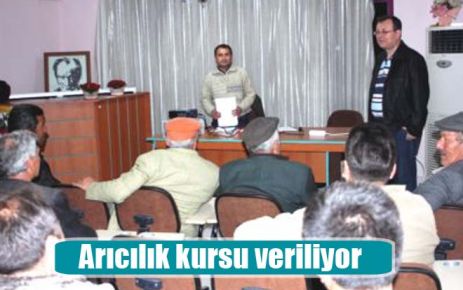 Arıcılık kursu veriliyor 