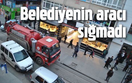 Belediyenin kendi yaptığı yola kendi aracı sığmadı