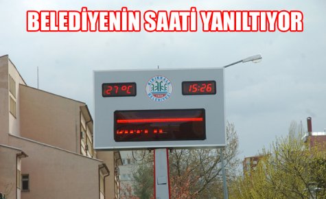 BELEDİYENİN SAATİ YANILTIYOR