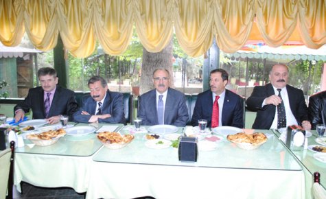 BİZ HAYALCİ DEĞİL, GERÇEKÇİYİZ