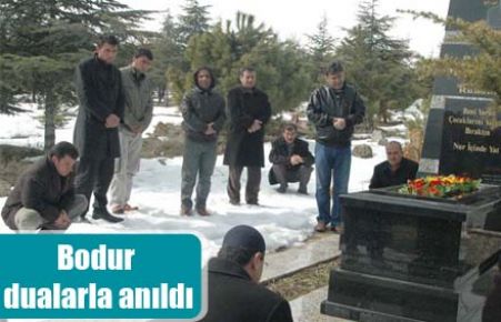 Bodur dualarla anıldı