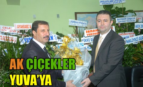 DEMİR ÇİÇEKLERİ ÇOCUK YUVASINA VERDİ