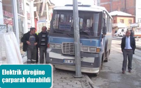 Elektrik direğine çarparak durabildi