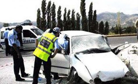 ELMADAĞ`DA TRAFİK KAZASI: 4 YARALI