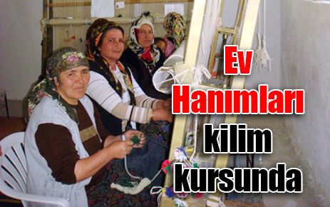Ev hanımları kilim kursunda