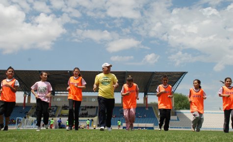 FUTBOLU SADECE ERKEKLER OYNAMAZ