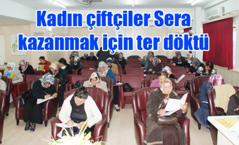 Kadın çiftçiler Sera kazanmak için ter döktü